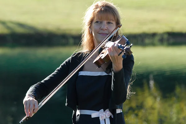 Christine playing violin at wedding